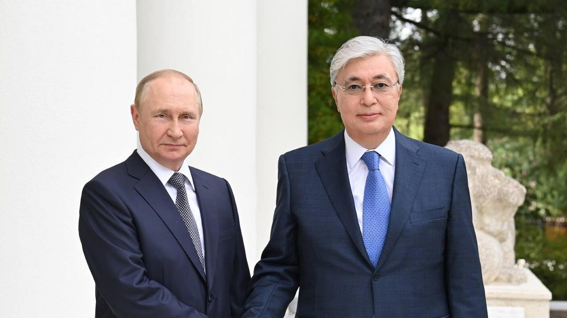 Владимир Путин и Касым-Жомарт Токаев встретились в Сочи - Sputnik Казахстан, 1920, 19.08.2022