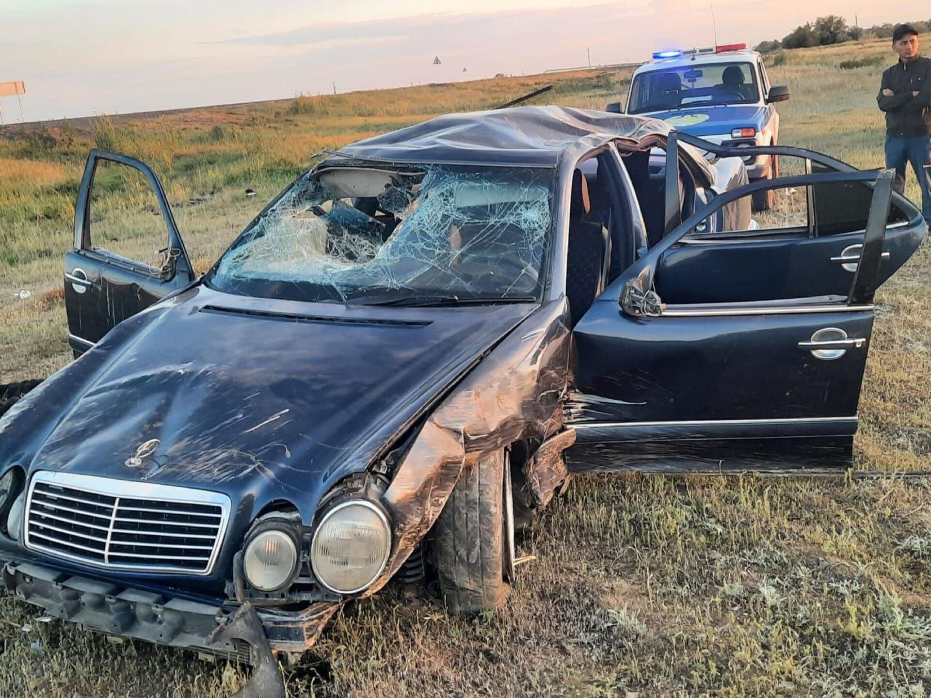 В Павлодарской области легковая машина опрокинулась в кювет: водитель погиб  на месте - 22.08.2022, Sputnik Казахстан