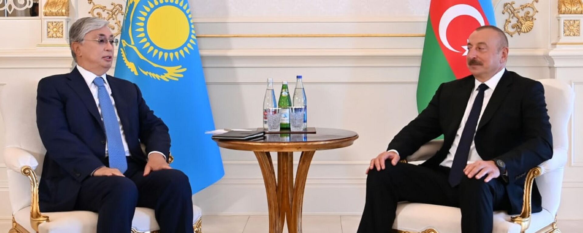 Касым-Жомарт Токаев и Ильхам Алиев  - Sputnik Казахстан, 1920, 03.10.2025