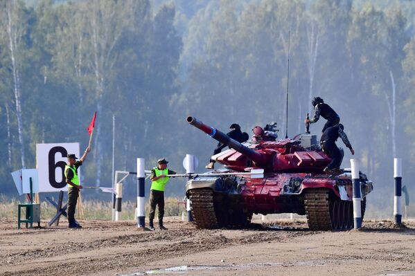 Военнослужащий экипажа команды Монголии во время соревнований танковых экипажей в рамках конкурса Танковый биатлон-2022 - Sputnik Казахстан