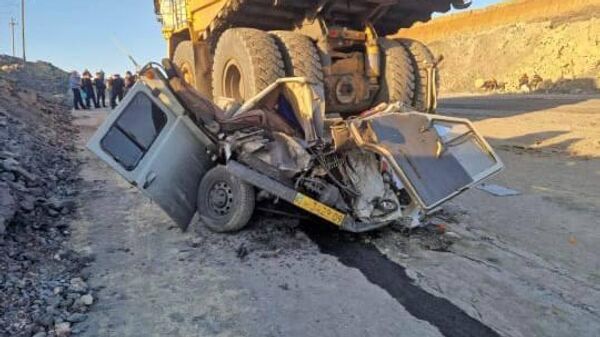 Самосвал раздавил машину на разрезе в Карагандинской области - Sputnik Казахстан