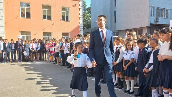 С этого учебного года школы Алматы полностью переходят на обучение в одну или две смены. - Sputnik Казахстан