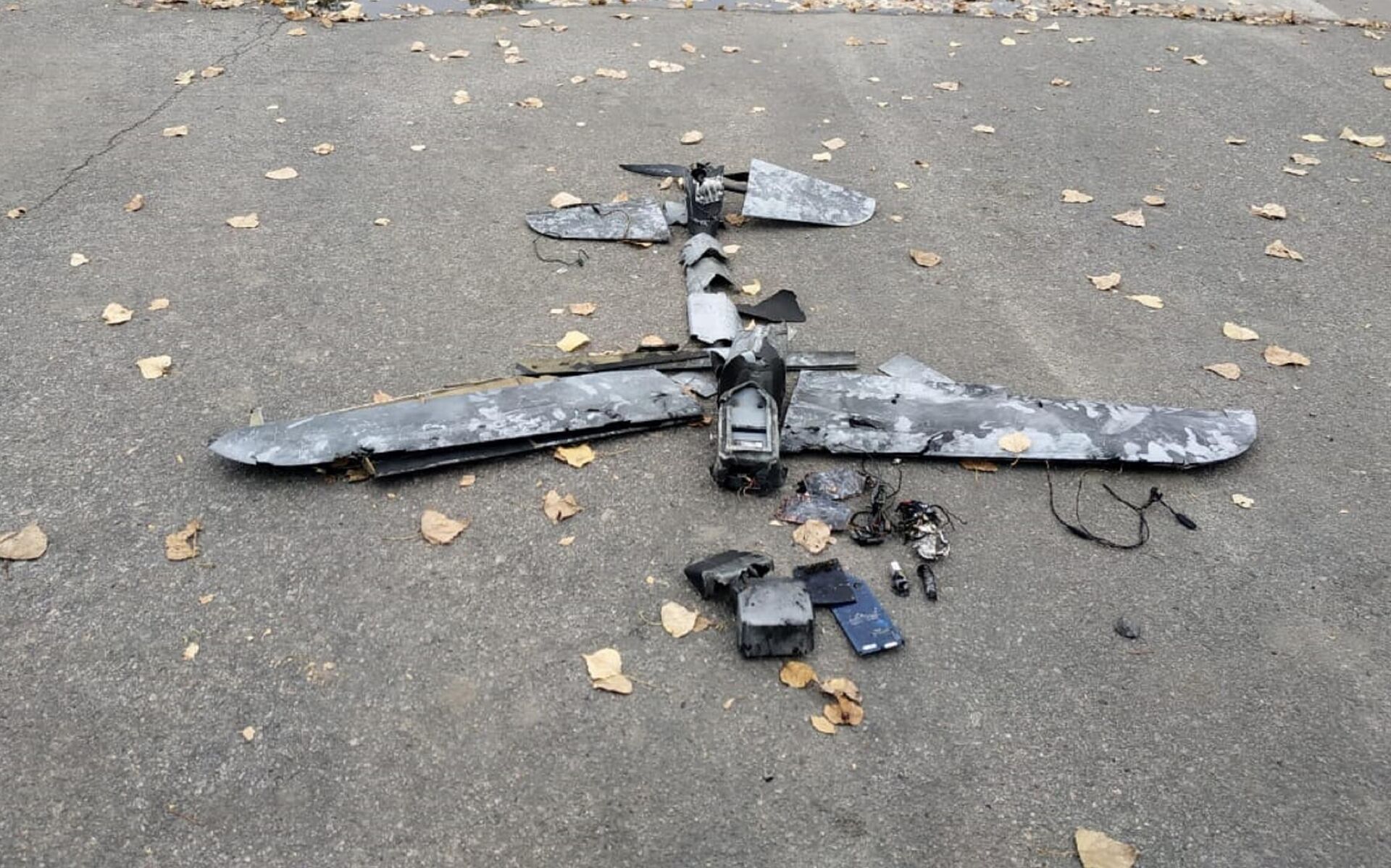 Украинский дрон-камикадзе, сбитый на территории Запорожской АЭС - Sputnik Казахстан, 1920, 02.09.2022