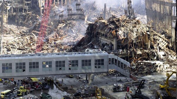 Вид сверху на разрушения после атаки на Всемирный торговый центр в США  - Sputnik Казахстан