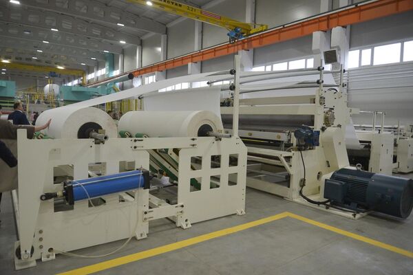 Фабрика в Петропавловске может производить 15 тонн бумаги в день.  - Sputnik Казахстан