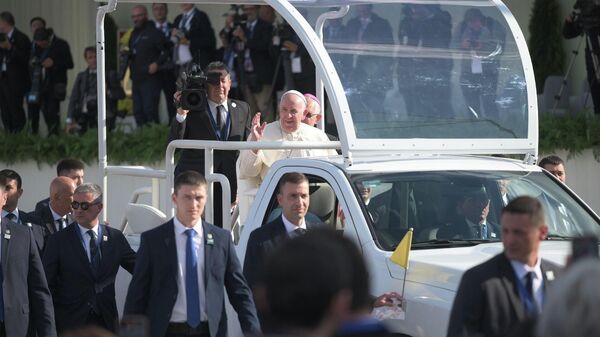 Папа Римский Франциск прибыл на мессу в Нур-Султане  - Sputnik Казахстан