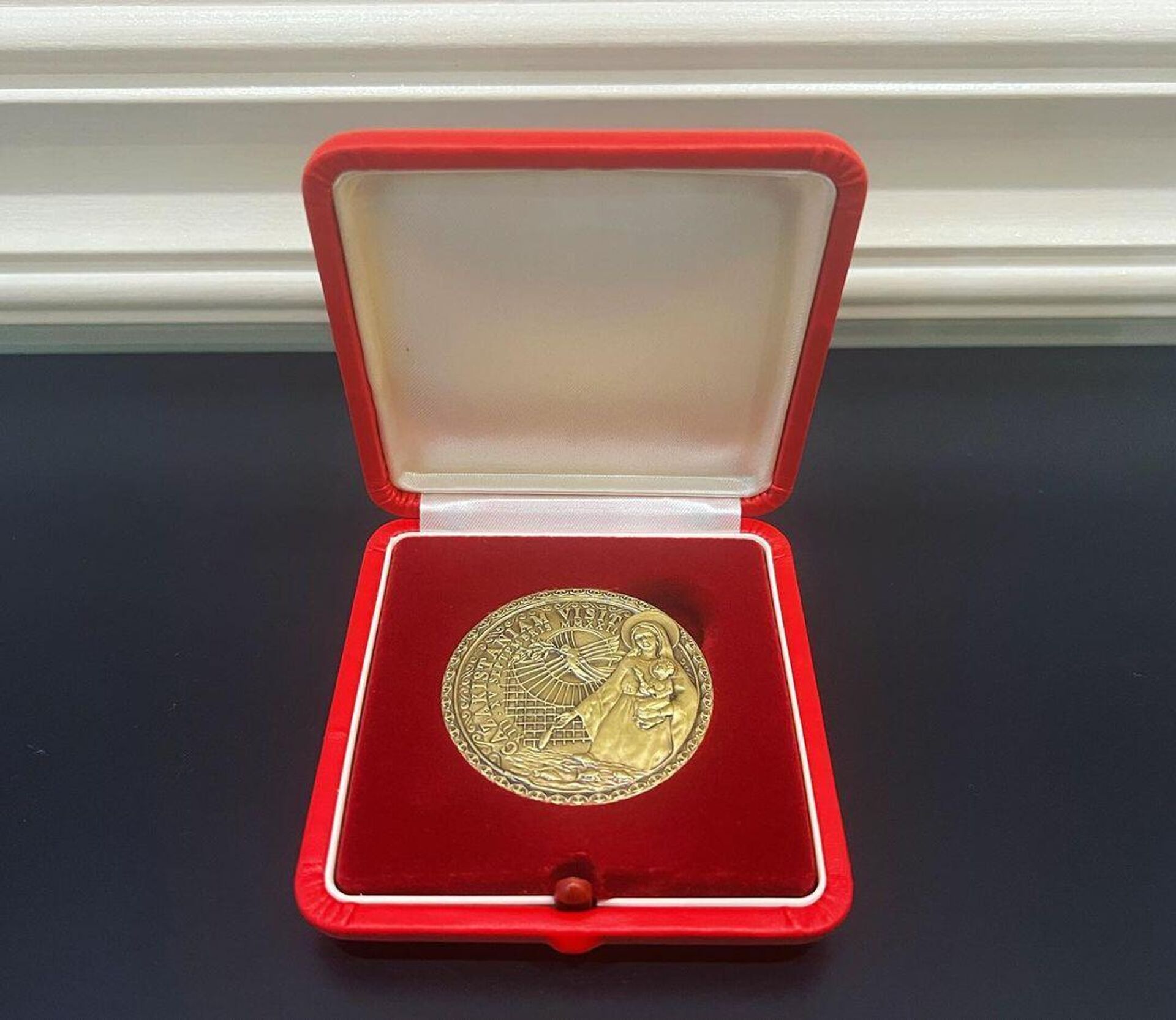 Папа Римский наградил Димаша Кудайбергена медалью - Sputnik Казахстан, 1920, 15.09.2022