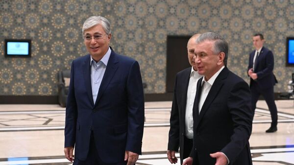 В туристическом центре Silk road Касым-Жомарта Токаева встретил Президент Узбекистана Шавкат Мирзиёев - Sputnik Казахстан
