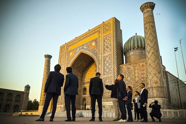 Древний Самарканд остается одним из важнейших туристических центров Узбекистана. А в конце недели он оказался столицей Шанхайской организации сотрудничества - здесь впервые после пандемии очно собрались лидеры объединения.  - Sputnik Казахстан