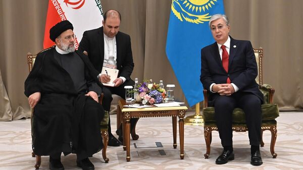 Касым-Жомарт Токаев провел встречу с Президентом Ирана Ибрахимом Раиси - Sputnik Казахстан