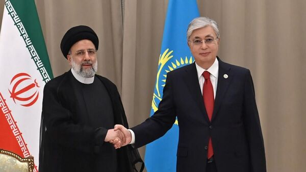 Касым-Жомарт Токаев провел встречу с Президентом Ирана Ибрахимом Раиси - Sputnik Қазақстан