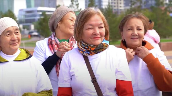 Флешмоб ко дню пожилых людей провели в столице - видео - Sputnik Казахстан