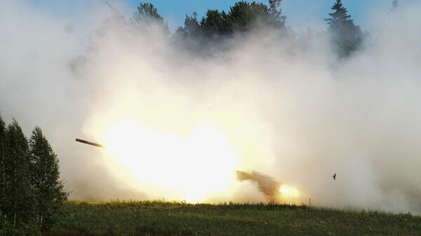 Американские высокомобильные ракетно-артиллерийские системы оперативно-тактического назначения M142 HIMARS  - Sputnik Қазақстан