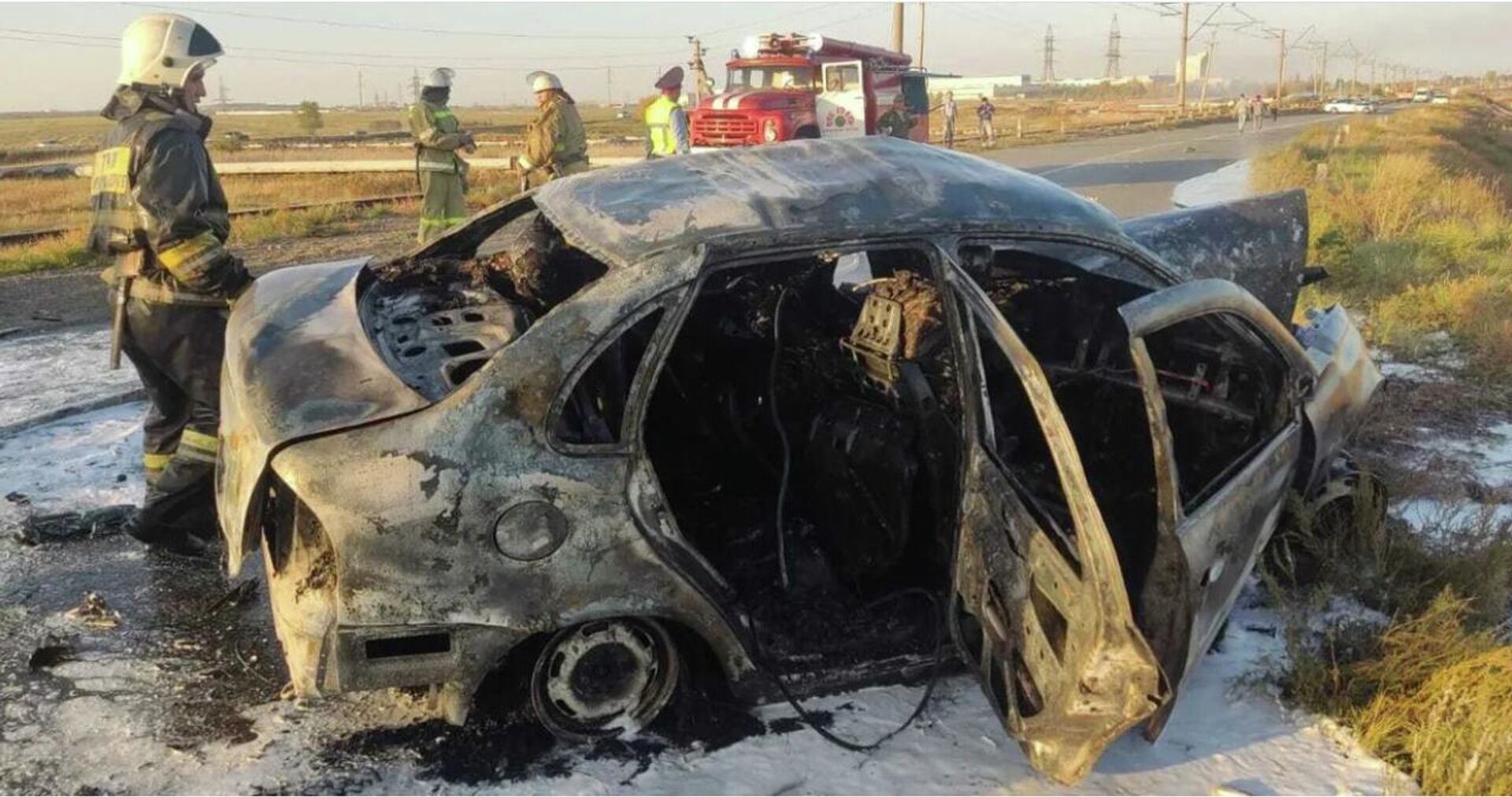 Автомобиль полностью выгорел после аварии на трассе Степногорск-Заводской - Sputnik Казахстан, 1920, 25.09.2022
