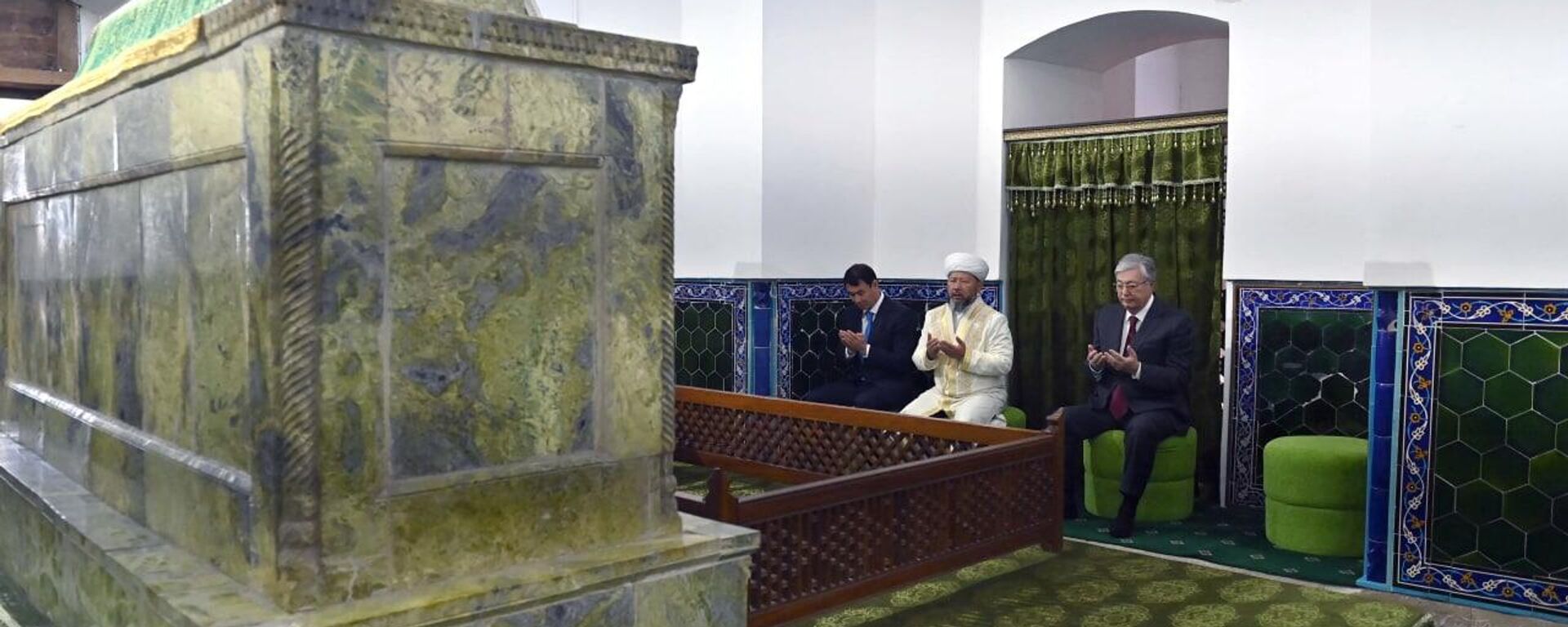 Глава государства посетил мавзолей Ходжи Ахмета Ясави - Sputnik Казахстан, 1920, 27.09.2022