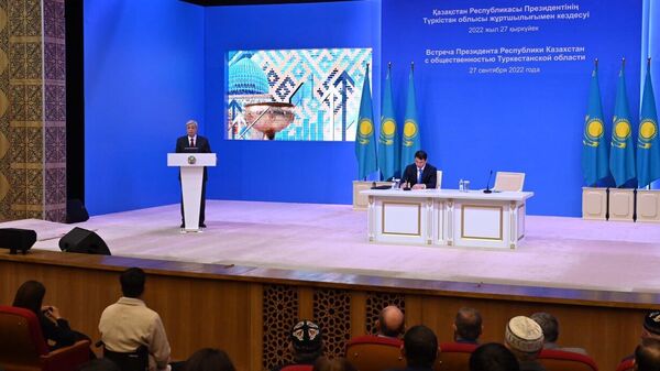 
Президент Касым-Жомарт Токаев прибыл с рабочей поездкой в Туркестанскую область - Sputnik Казахстан