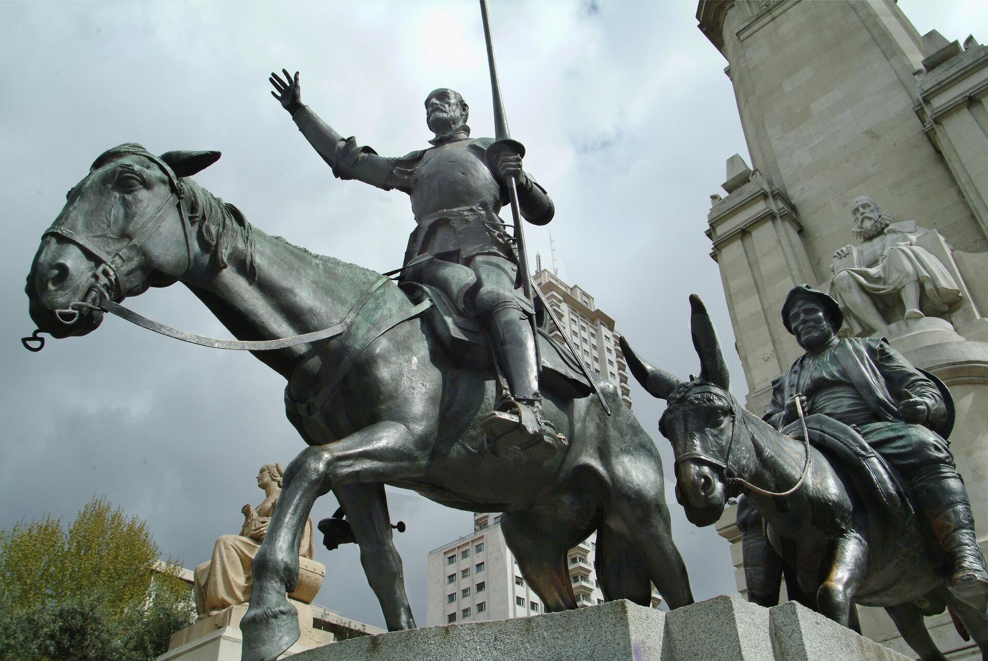 Памятник Сервантесу в Мадриде - Sputnik Казахстан, 1920, 27.09.2022