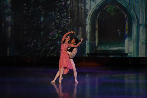 Премьера балета &quot;Ромео и Джульетта&quot; на музыку Петра Чайковского состоялась в 2010 году. На фото сцена из спектакля. - Sputnik Казахстан