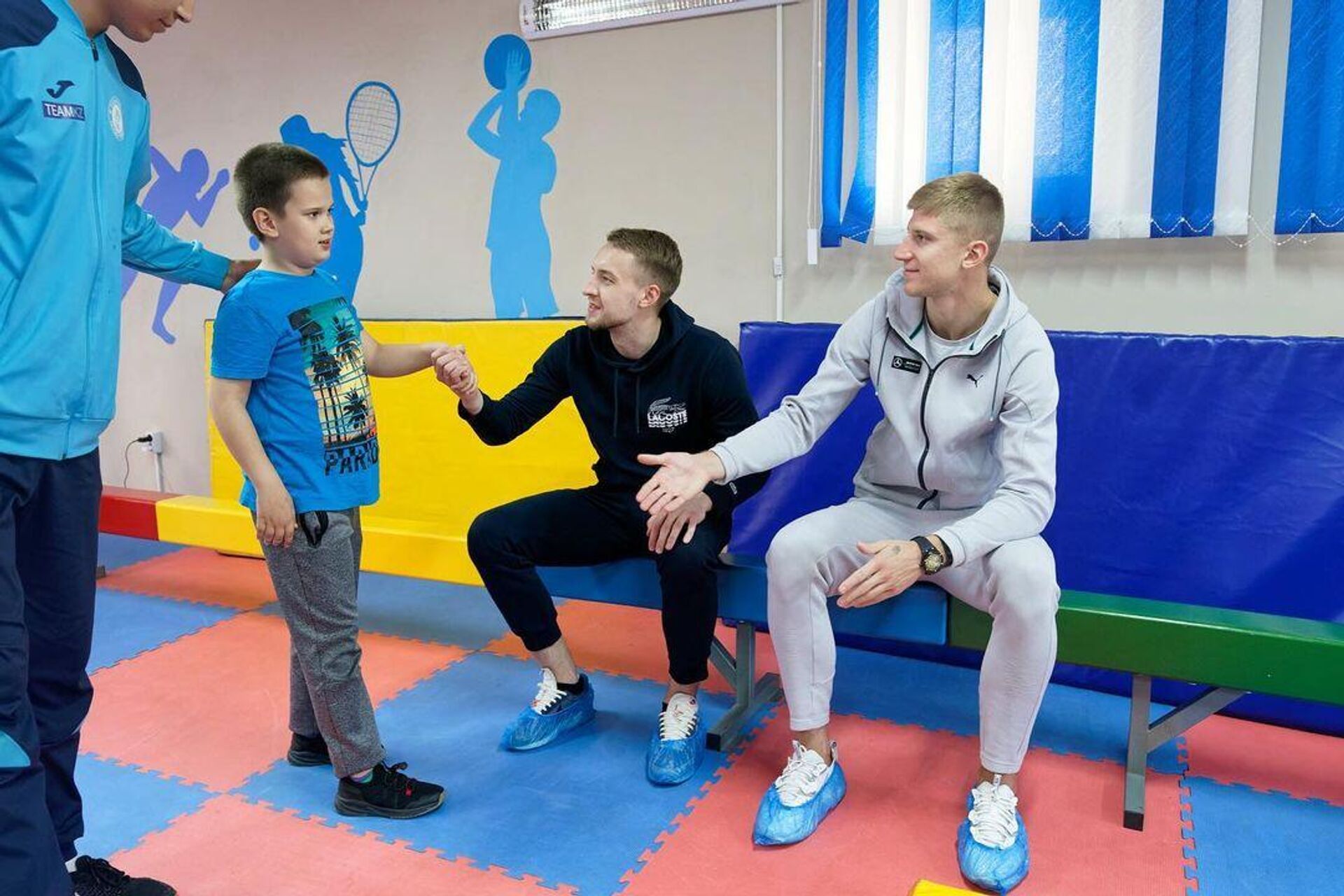 Футболисты Астаны посетили центр Кадам для детей с особенностями в развитии - Sputnik Казахстан, 1920, 29.09.2022