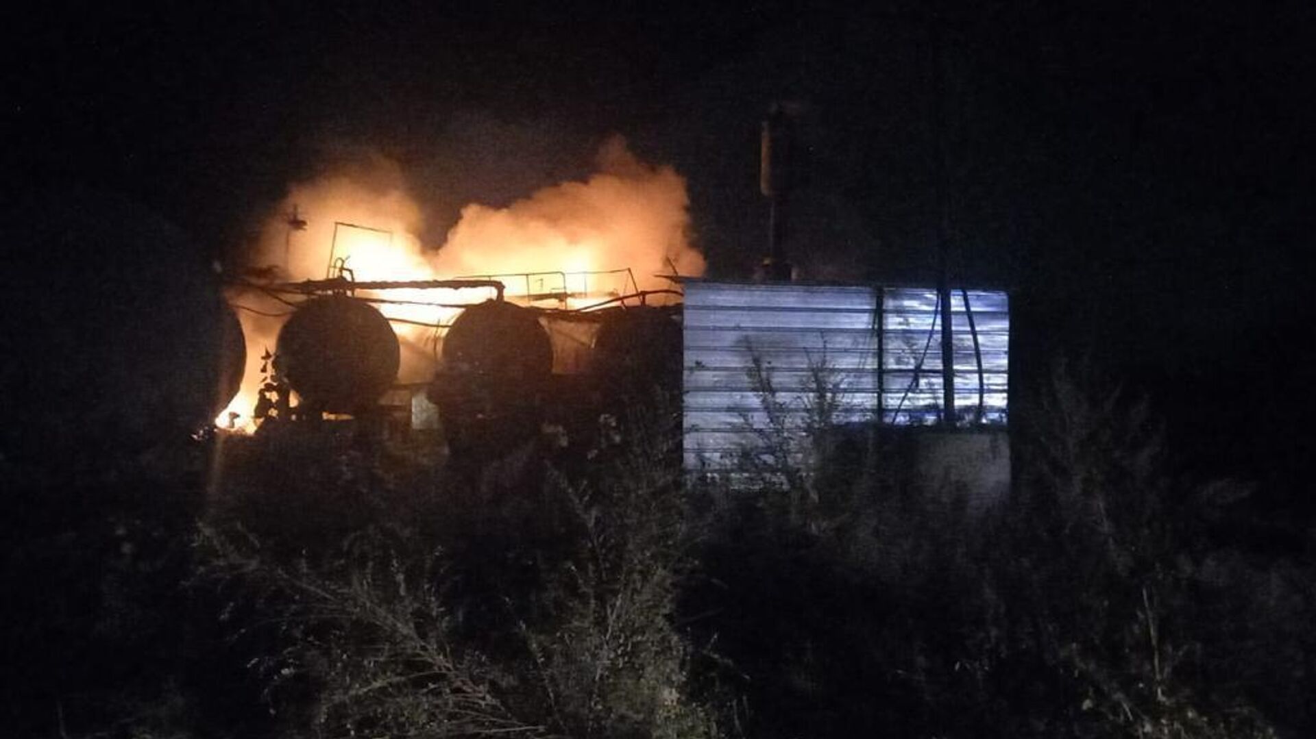 Резервуары с битумом горели в Павлодаре - Sputnik Казахстан, 1920, 30.09.2022