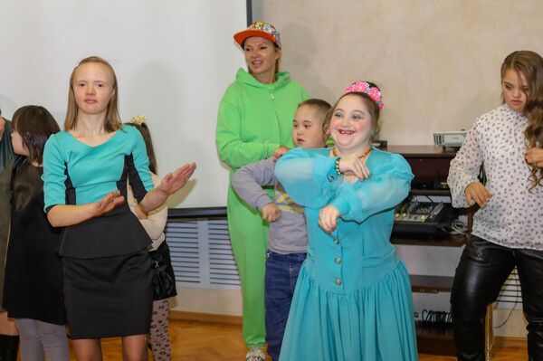 Бледанс встретилась с детьми с синдромом Дауна - Sputnik Казахстан