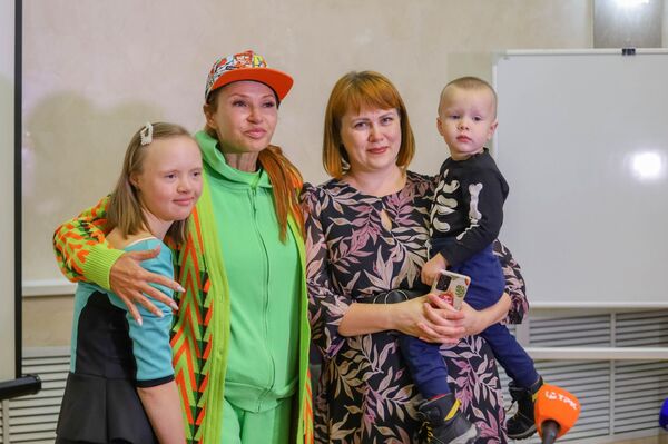 Бледанс встретилась с детьми с синдромом Дауна - Sputnik Казахстан