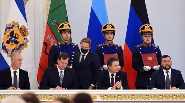 В Кремле подписывают договора о вхождении новых территорий - прямой эфир - Sputnik Казахстан