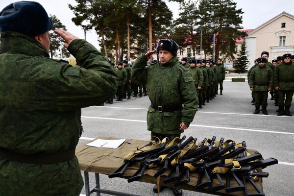 Перед отправкой в войска мобилизованные должны пройти специальную военную подготовку. - Sputnik Казахстан