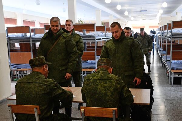 Подготовка мобилизованных проходит на специальных полигонах, в военно-учебные центрах и в высших военных учебных заведениях. - Sputnik Казахстан