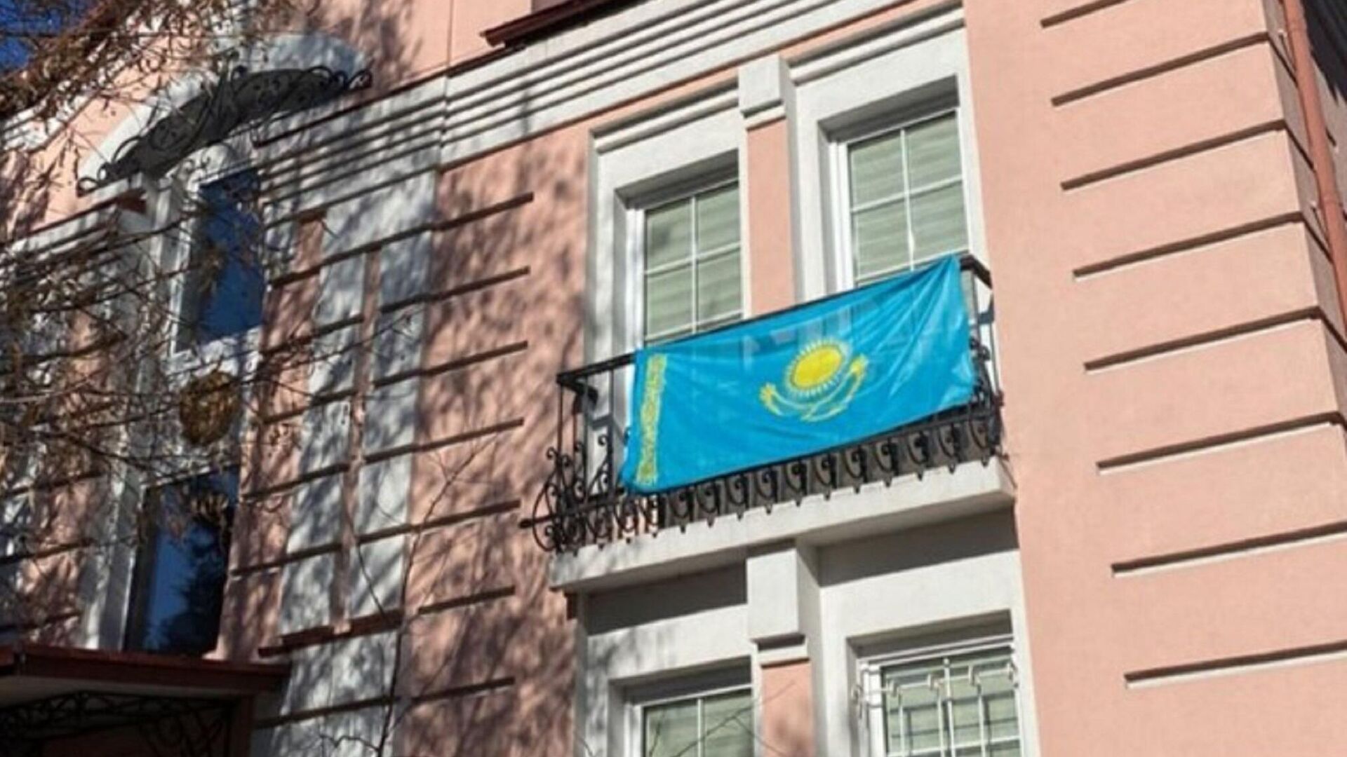 Здание посольства Казахстана в Киеве  - Sputnik Казахстан, 1920, 11.10.2022