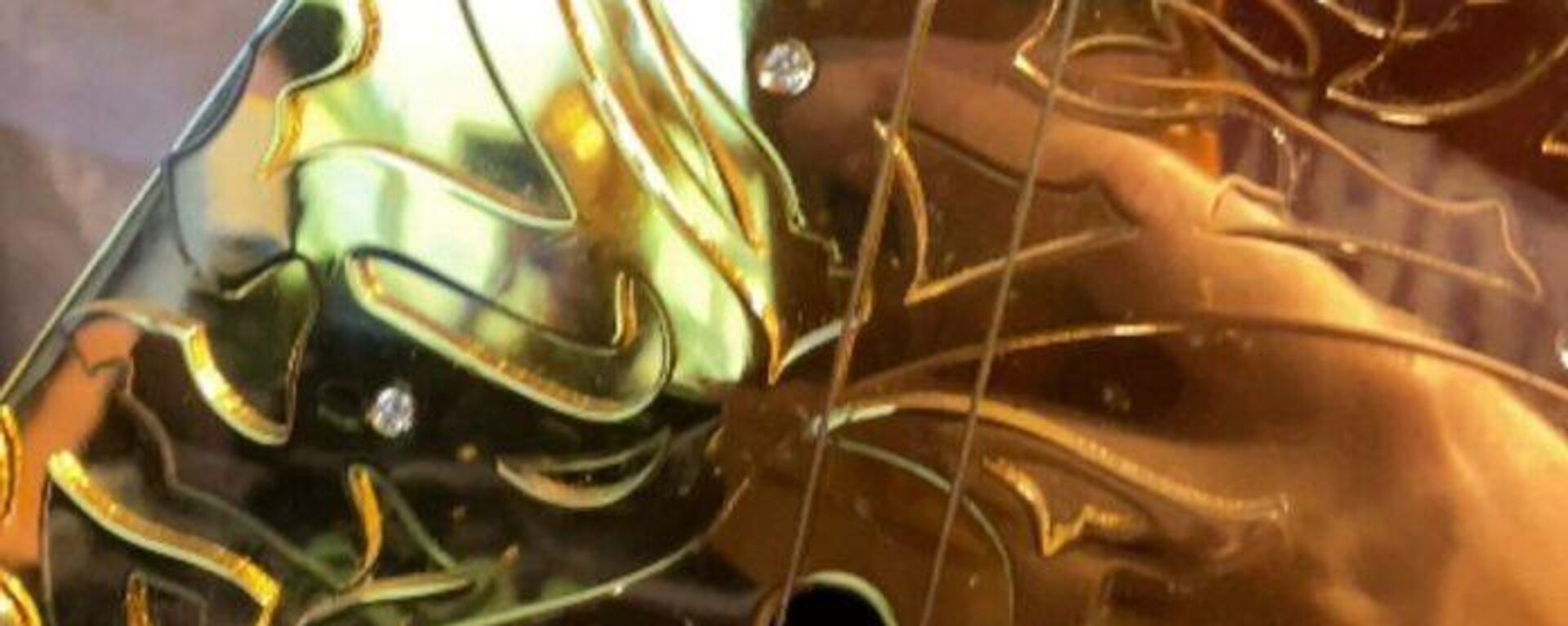 Золотая домбра покрытая бриллиантами хранится в Туркестане - Sputnik Казахстан, 1920, 11.10.2022