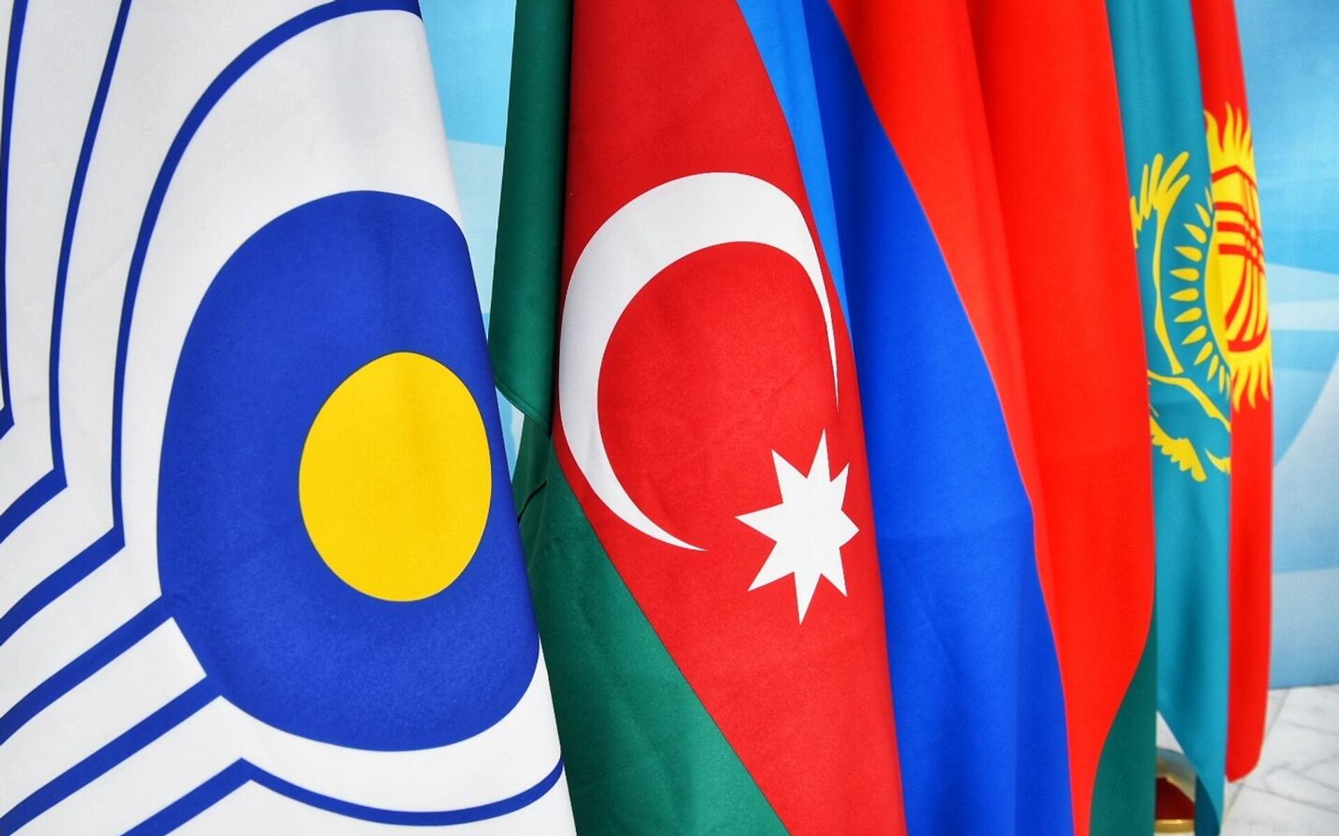 Флаги государств-участников СНГ Флаги государств-участников СНГ - Sputnik Казахстан, 1920, 20.12.2025