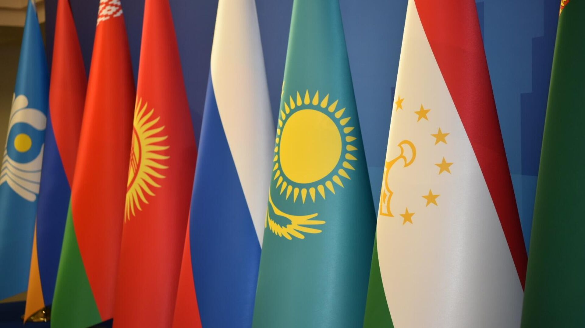 Флаги стран СНГ на заседании Совета министров иностранных дел в Астане  - Sputnik Казахстан, 1920, 26.04.2023