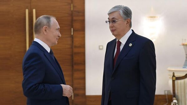 Владимир Путин и Касым-Жомарт Токаев на саммите СВМДА в Астане  - Sputnik Казахстан