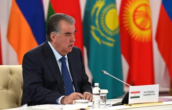 Эмомали Рахмон на саммите глав государств СНГ в Астане, 14 октября 2022 года - Sputnik Казахстан