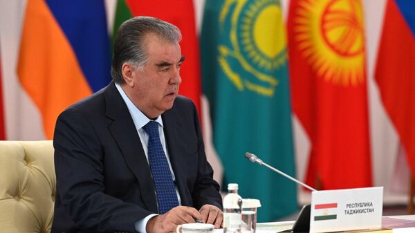 Эмомали Рахмон на саммите глав государств СНГ в Астане, 14 октября 2022 года - Sputnik Казахстан