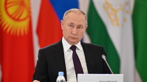 Владимир Путин на саммите глав государств СНГ в Астане, 14 октября 2022 года - Sputnik Қазақстан