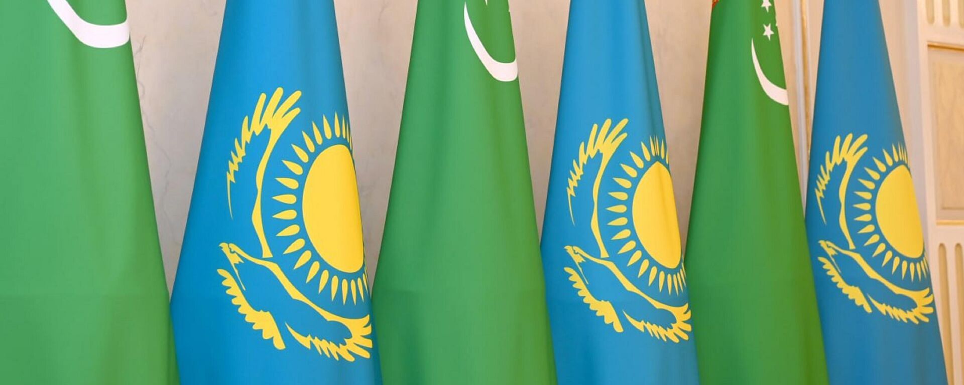 Флаги Казахстана и Туркменистана - Sputnik Казахстан, 1920, 25.11.2025