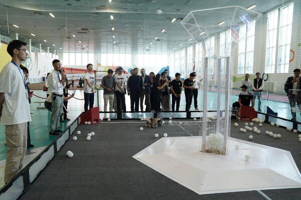 Школьники одержали победу и установили рекорд на Всемирных соревнованиях FIRST GLOBAL CHALLENGE по робототехнике в Женеве - Sputnik Казахстан
