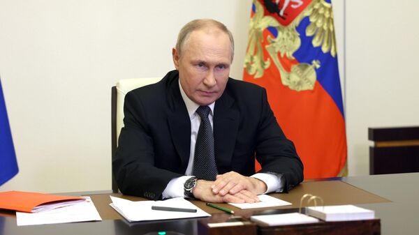 Президент РФ Владимир Путин проводит оперативное совещание с постоянными членами Совета безопасности РФ в режиме видеоконференции - Sputnik Казахстан