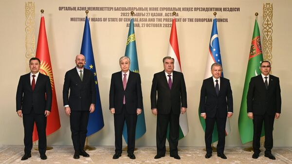 Совместное фото участников встречи глав государств Центральной Азии и Президента Европейского Совета - Sputnik Казахстан