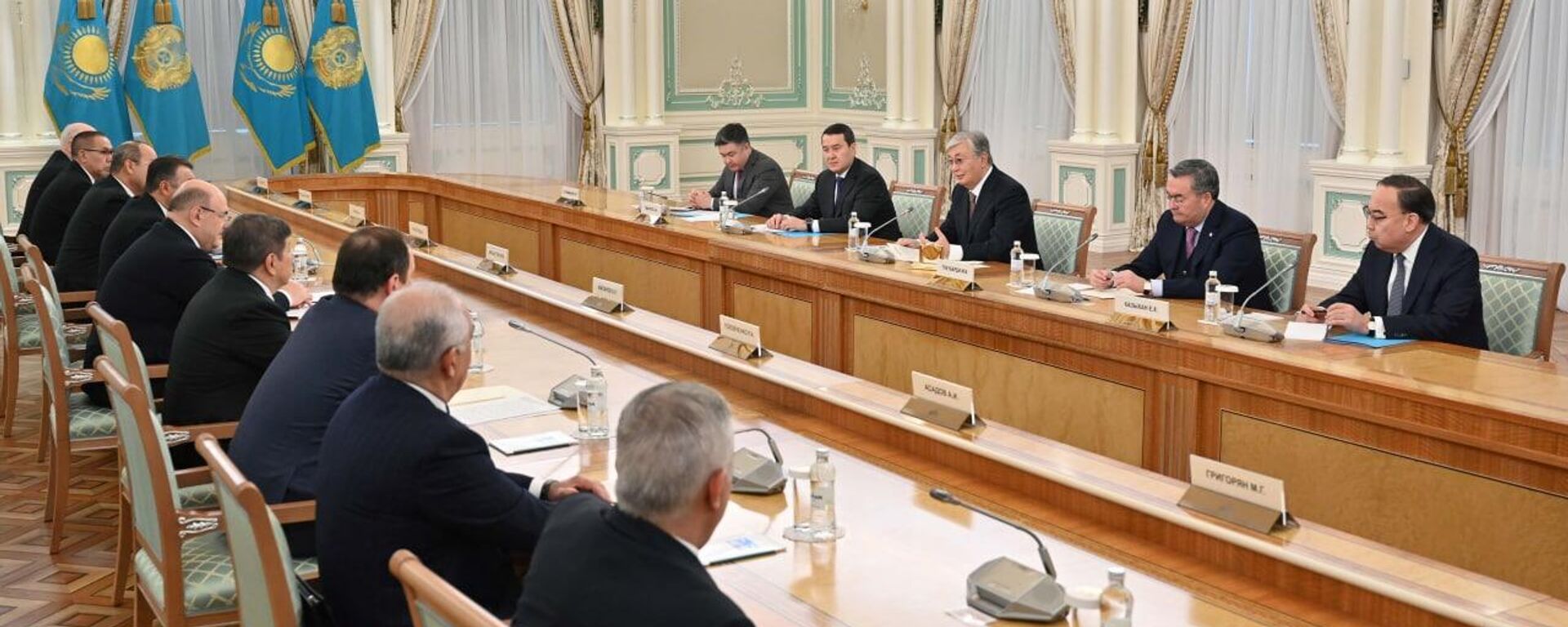 Касым-Жомарт Токаев провел встречу с членами Совета глав правительств СНГ
 - Sputnik Казахстан, 1920, 28.10.2022