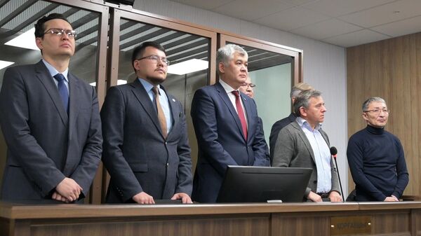 Аплодисменты и крики с возмущениями: как судили экс-главу Минздрава - видео - Sputnik Казахстан