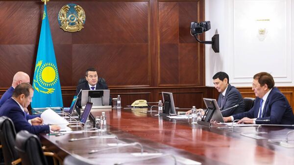 Актуальные вопросы развития машиностроения рассмотрены на совещании под председательством Алихана Смаилова  - Sputnik Казахстан