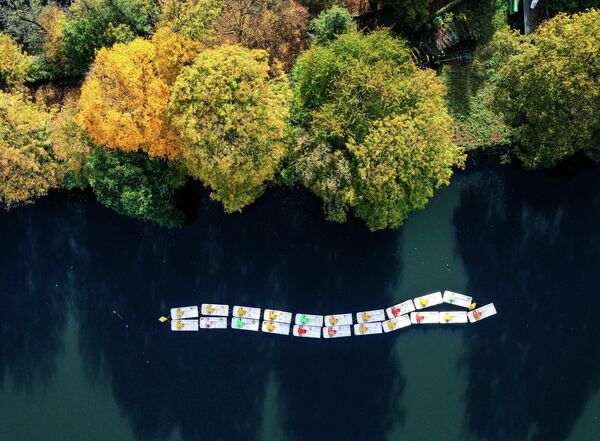 Водные велосипеды на озере Хенгстей, западная Германия.  - Sputnik Казахстан