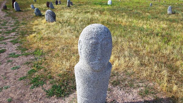 Балбал - небольшой, иногда обработанный каменный столб. Иллюстративное фото - Sputnik Казахстан
