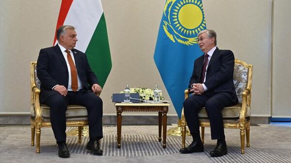 Токаев встретился с премьером Венгрии на полях саммита в Самарканде  - Sputnik Казахстан