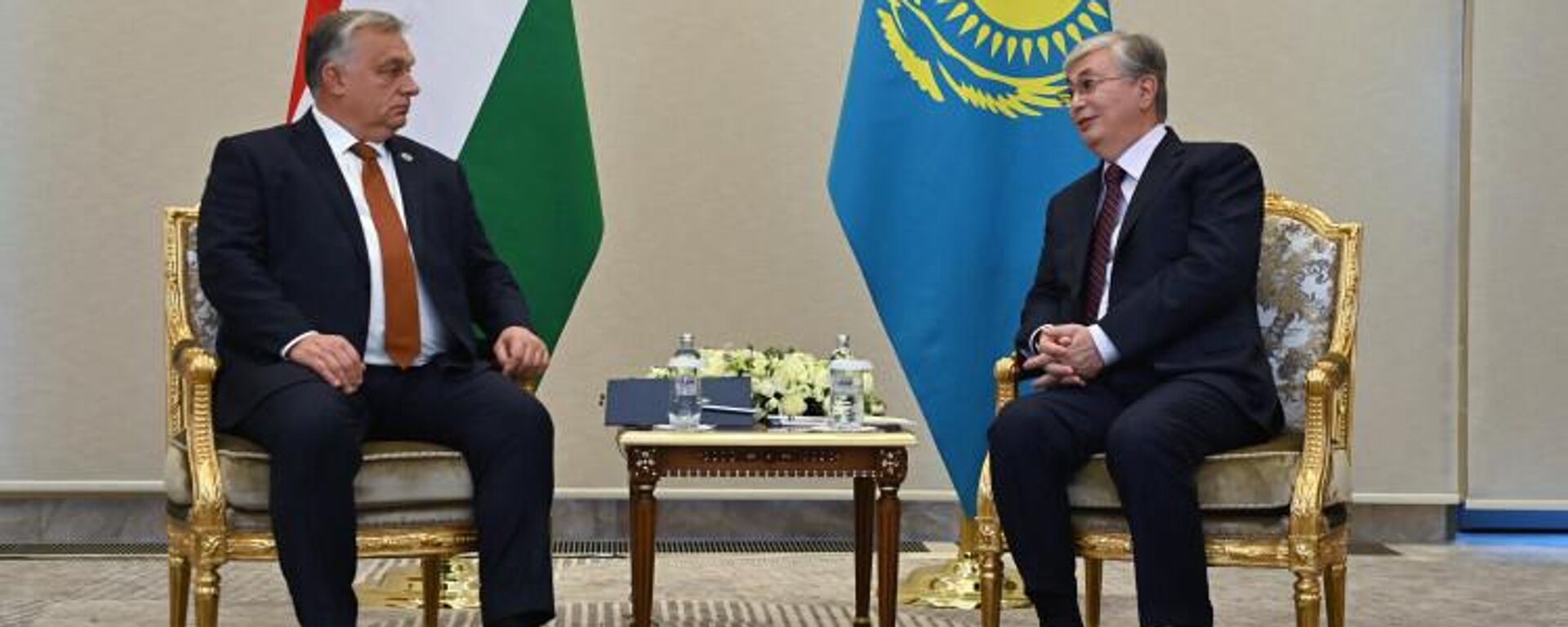Токаев встретился с премьером Венгрии на полях саммита в Самарканде  - Sputnik Казахстан, 1920, 10.11.2022
