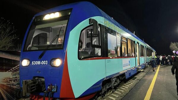 Пригородный поезд начал курсировать из Конаева в Алматы - Sputnik Казахстан