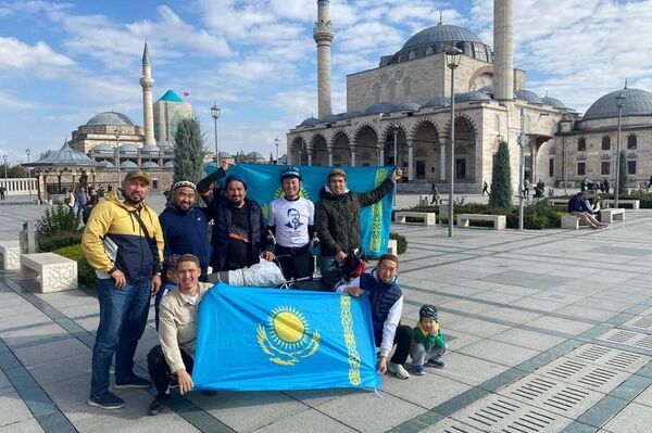 5555 километров за 55 дней: Карагандинский веломарафонец завершил международный пробег - Sputnik Казахстан